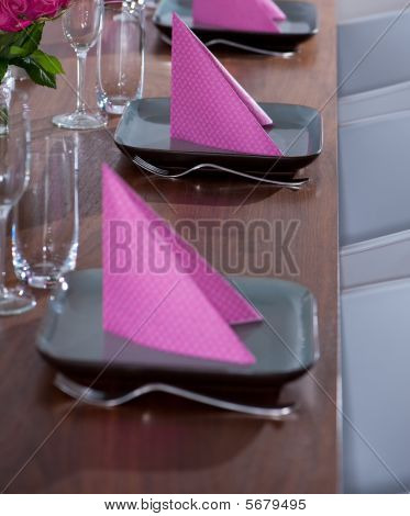 Pinkki ja vihreä moderni tarjoilua