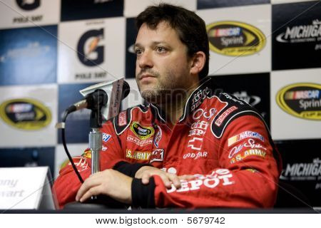 NASCAR: 14 Aug Carfax 400