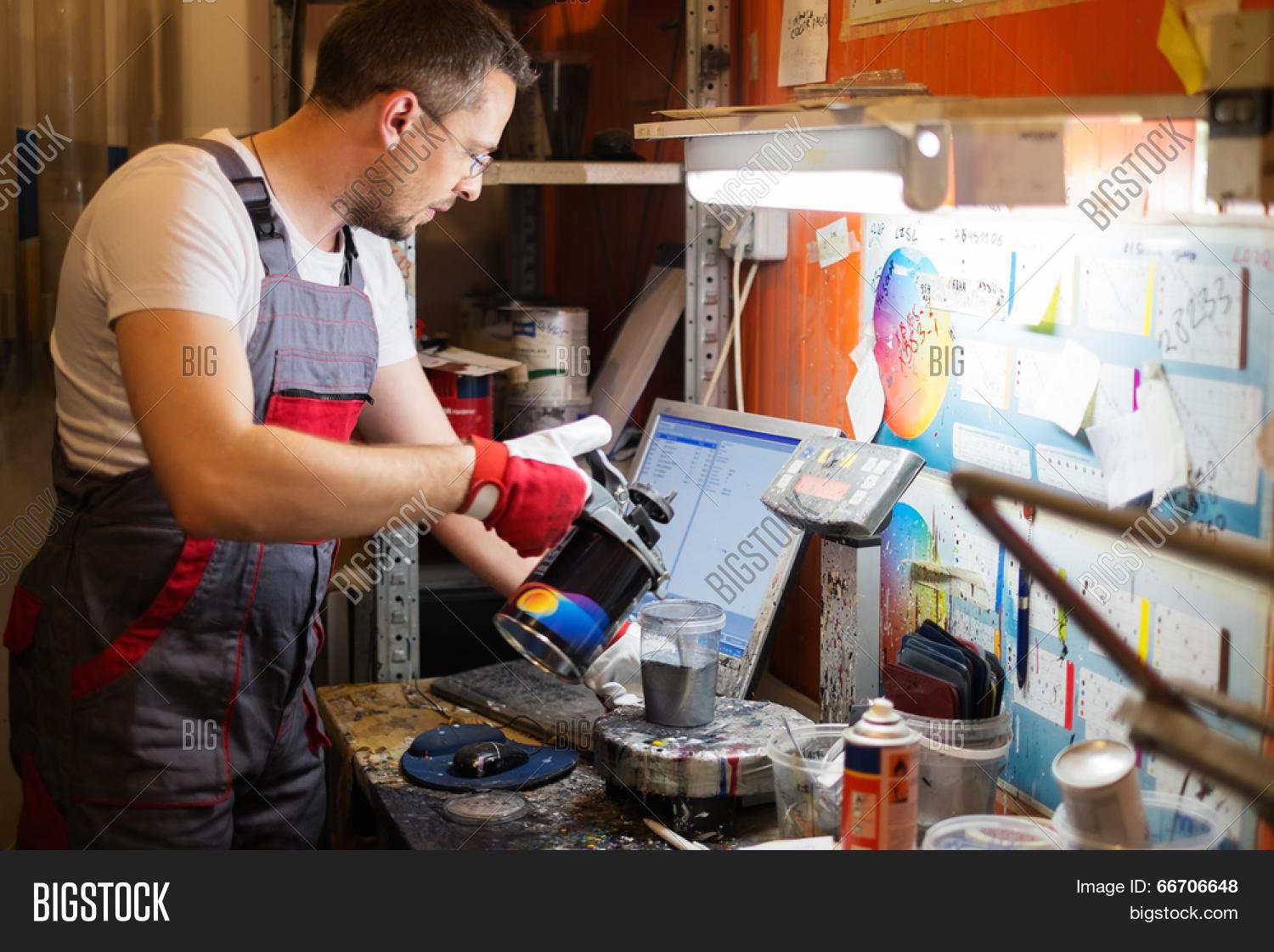 Созданный мастером. Скульптуры известных мастеров. Созданный мастером. Мастер за работой. Мозаичный цех.