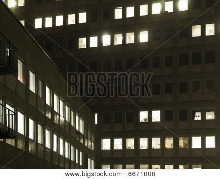 Haus mit beleuchteten windows