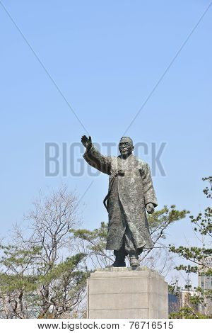 Seoul, Korea - April 04, 2014: Satue Of Baebeom Kim Gu At Baekbeom Square In Seoul