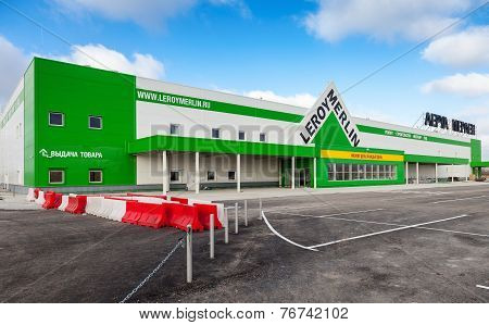 Samara, Russia - November 16, 2014: Construction Of A New Leroy Merlin Samara Store. Leroy Merlin Is