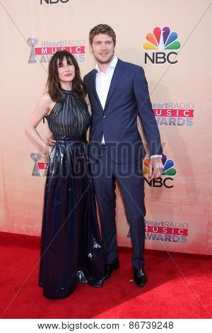 LOS ANGELES - MAR 29:  Carice van Houten, Kees van Nieuwker at the 2015 iHeartRadio Music Awards  at the Shrine Auditorium on March 29, 2015 in Los Angeles, CA