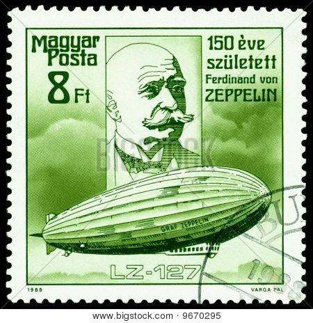 Ročníku poštovní známka. Ferdinand Von Zeppelin. Vzducholoď Lz-127.