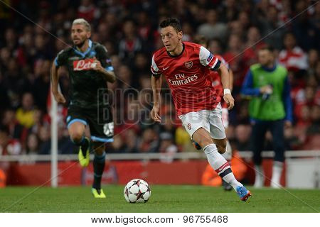 LONDON, ENGLAND - Oct 01:Arsenal's midfielder Mesut Ozil from Germany runs with the ball during the UEFA Champions League match between Arsenal and Napoli.