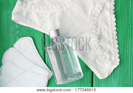 The set including the pads, lingerie and the soap dosator from above.