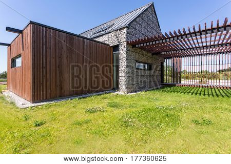 Scandinavian House With Pebbled Elevation