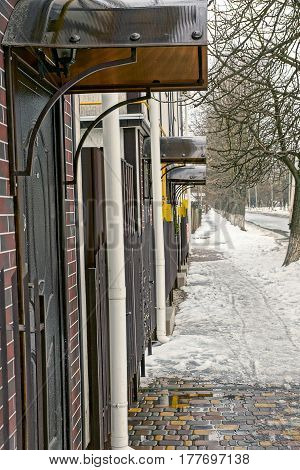 The street along the residential apartments with doors