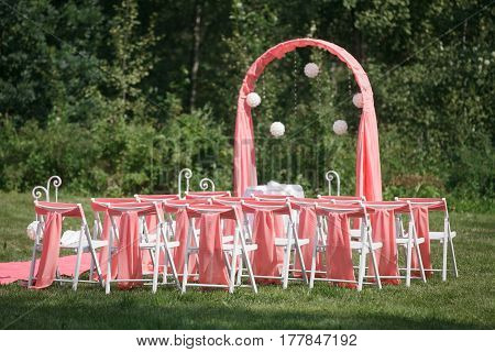 Wedding registration beautiful in nature. White chairs for visiting registration. Pink tent with white flowers for the exit registration. White and pink peonies with roses. Wedding details