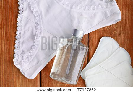 The set including the pads, lingerie and the soap dosator from above.