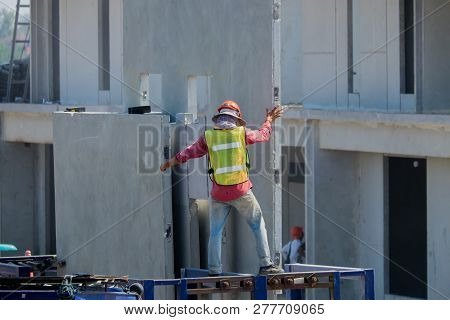 Crane Lifting Precast Concrete Wall, Precast House Construction.