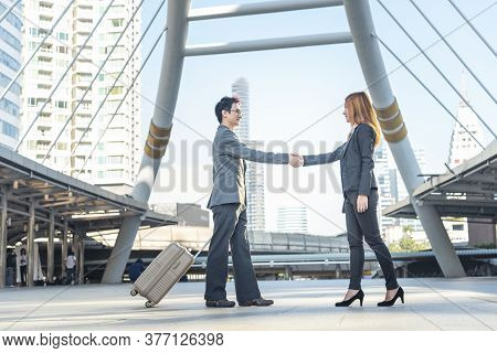 Team Business Partners Shaking Hands Together To Greeting Start Up New Project. Shakehand Teamwork P