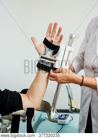Patient On Cpm Machines, Continuous Passive Range Of Motion.