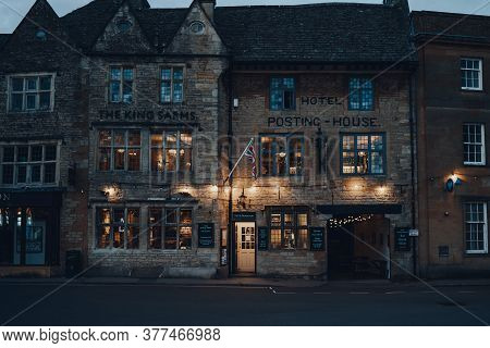 Stow-on-the-wold, Uk - July 6, 2020: Exterior Of The Kings Arms Pub In Stow-on-the-wold, A Market To
