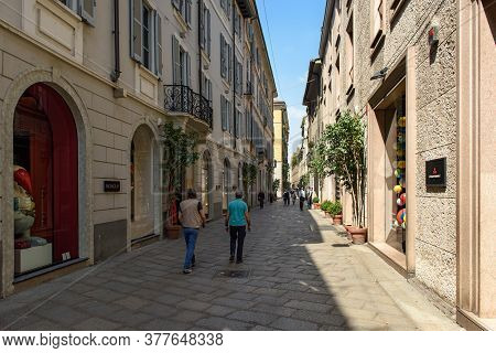 Milan, Italy - April 17, 2018. Historical Centre. View Of The Pedestrian Shopping Street - Via Della