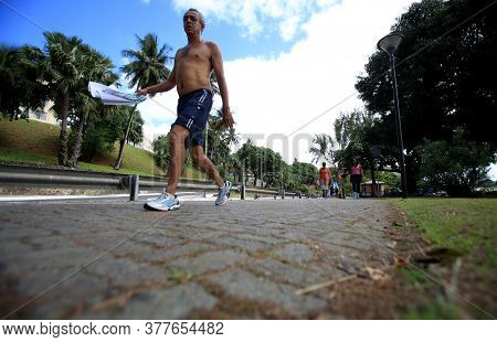 Salvador, Bahia / Brazil - February 21, 2016: People Are Seen Practicing Physical Activity In The Di