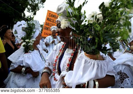 Salvador, Bahia / Brazil - January 24, 2016: Group Of Bahians Parade During Event At Tororo Dike In 