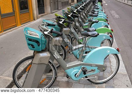 Paris, France. October 26, 2022: A Row Of Electric Bikes For Self Service Rental In The Street. Veli