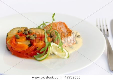 Fiskefilet, Sauce og grøntsager
