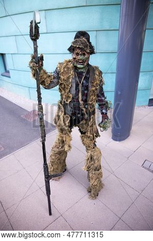 Harrogate, Uk - June 3, 2023.  A Male Cosplayer Dressed As A Scary Scarecrow Or Creature On Stilts W