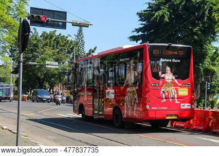 Batik Solo Trans Is Stopped At A Traffic Light.