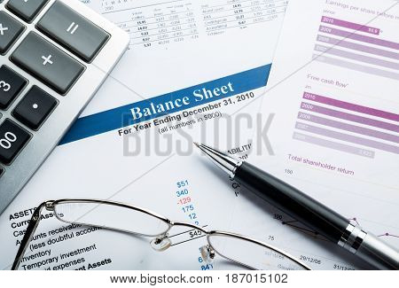Finance financial analyse analyze analyzing analysing analysis