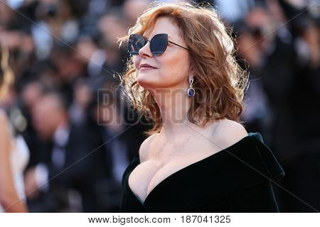  Susan Sarandon attends the 'Ismael's Ghosts (Les Fantomes d'Ismael)' screening and Opening Gala during the 70th annual Cannes Film Festival at Palais des Festivals on May 17, 2017 in Cannes, France.