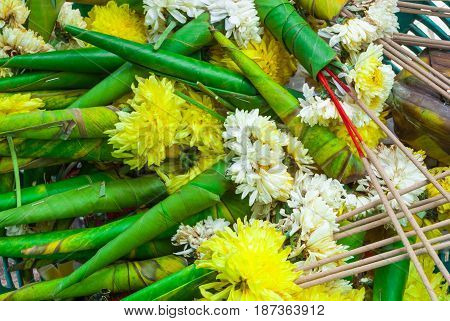 Closeup To Used Banana Leaves Cone Of Chrysanthemum/ Dendranthemum Grandifflora Flower Background