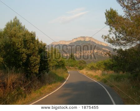 Дорога, ведущая к плато горы