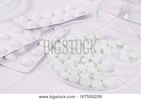 Analysis of medicaments in laboratory. Medical Research and diseases Science