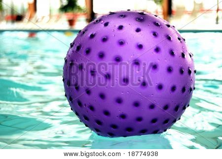 รีแลกซ์ waterball ลอยบนน้ำในสปา