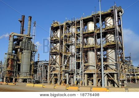 Modern Petrokimya tesisi