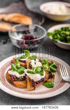 Heatly Food Toast With Onion And Mozzarella