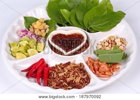 Leaf-wrapped Bite-size Appetizer, Miang Kum