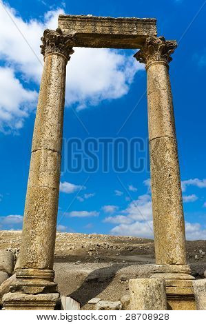 Due colonne, Capstones e Abacus