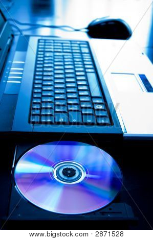 Computer portatile con Cd-cassetto aperto