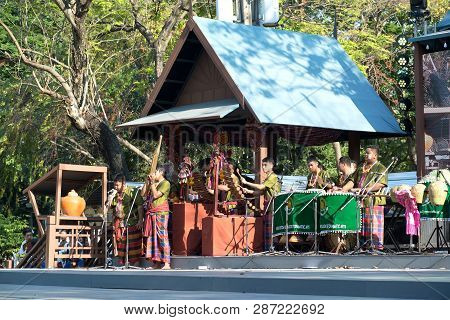 Bangkok ,  Thailand - January 26 , 2019 : Unidentified Thai Music Band Playing Pong Lang Traditional