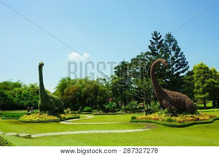Dinosaur Brontosaurus In The Forest Green Garden - Bogor