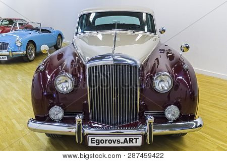 Bentley S2 4-door Saloon Car  (made In 1960).