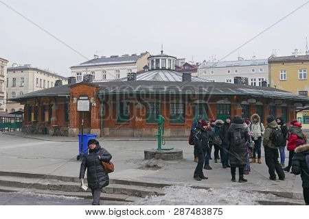 Krakow, Poland -january 22 2019: People In The Picturesque Market Square With Centrally Located Stal