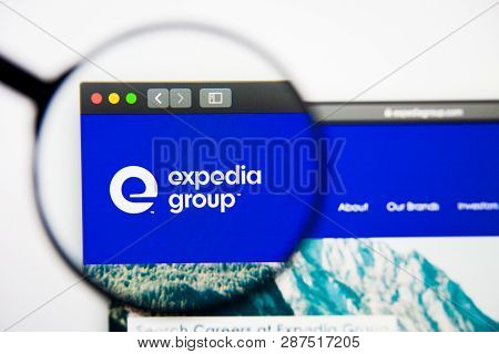 Los Angeles, California, Usa - 28 February 2019: Expedia Group Website Homepage. Expedia Group Logo 