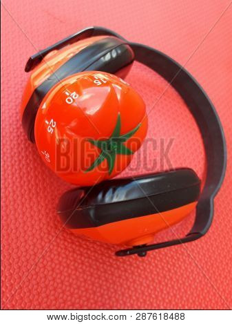 Pomodoro Timer - Mechanical Tomato Shaped Kitchen Timer For Cooking, Studying And Working.