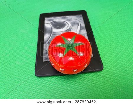 Pomodoro Timer - Mechanical Tomato Shaped Kitchen Timer For Cooking, Studying And Working.