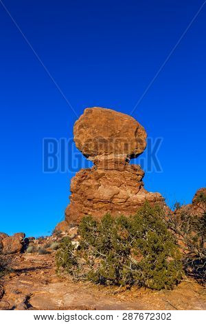 Balanced Rock Formation, Arches National Park