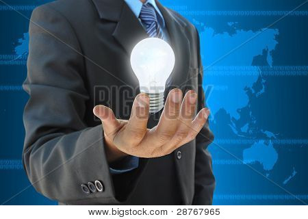 бизнесмен руку холдинга лампы