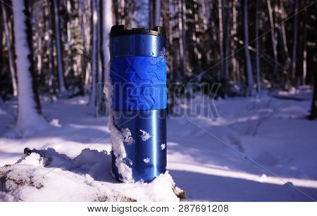 Thermal Mug To Keep The Temperature Warm Or Cold. For Storage Of Hot Or Cold Drinks