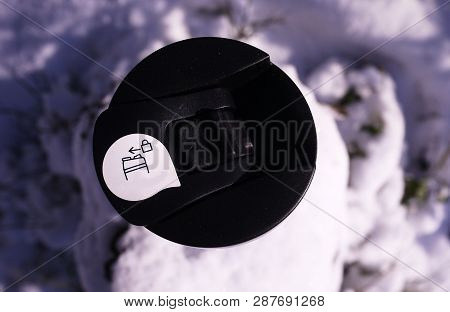 Thermal Mug To Keep The Temperature Warm Or Cold. For Storage Of Hot Or Cold Drinks