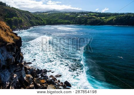 Waves of Honolua Bay on the north of Maui, Hawaii