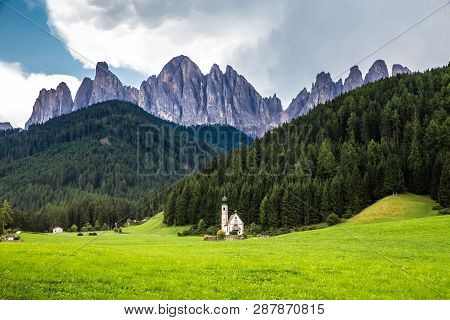 Church Of St. John Of Nepomuk And Geisler (odle) Dolomites Peaks - Santa Maddalena, Val Di Funes, Ty