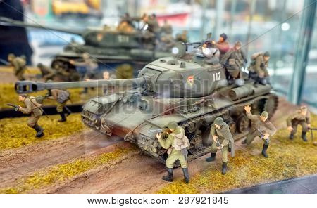 MOSCOW - MARCH, 2018: T34 tank model, a group of soldiers. Showcase with old toys in a retro toy store.